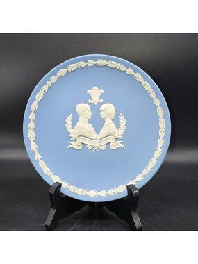 Wedgwood 1981 Royal Wedding Plate Prince Charles & Lady Diana Jasperware VL5041